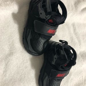 Nike toddler boys shoes 5c (Will negotiate prices)